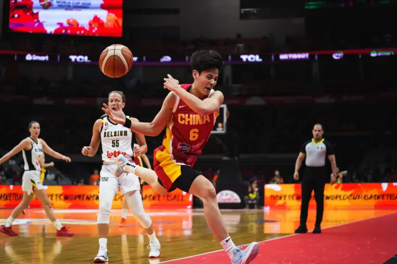 九游-博主：中国女篮有太多明牌硬打了，面对几个人合围