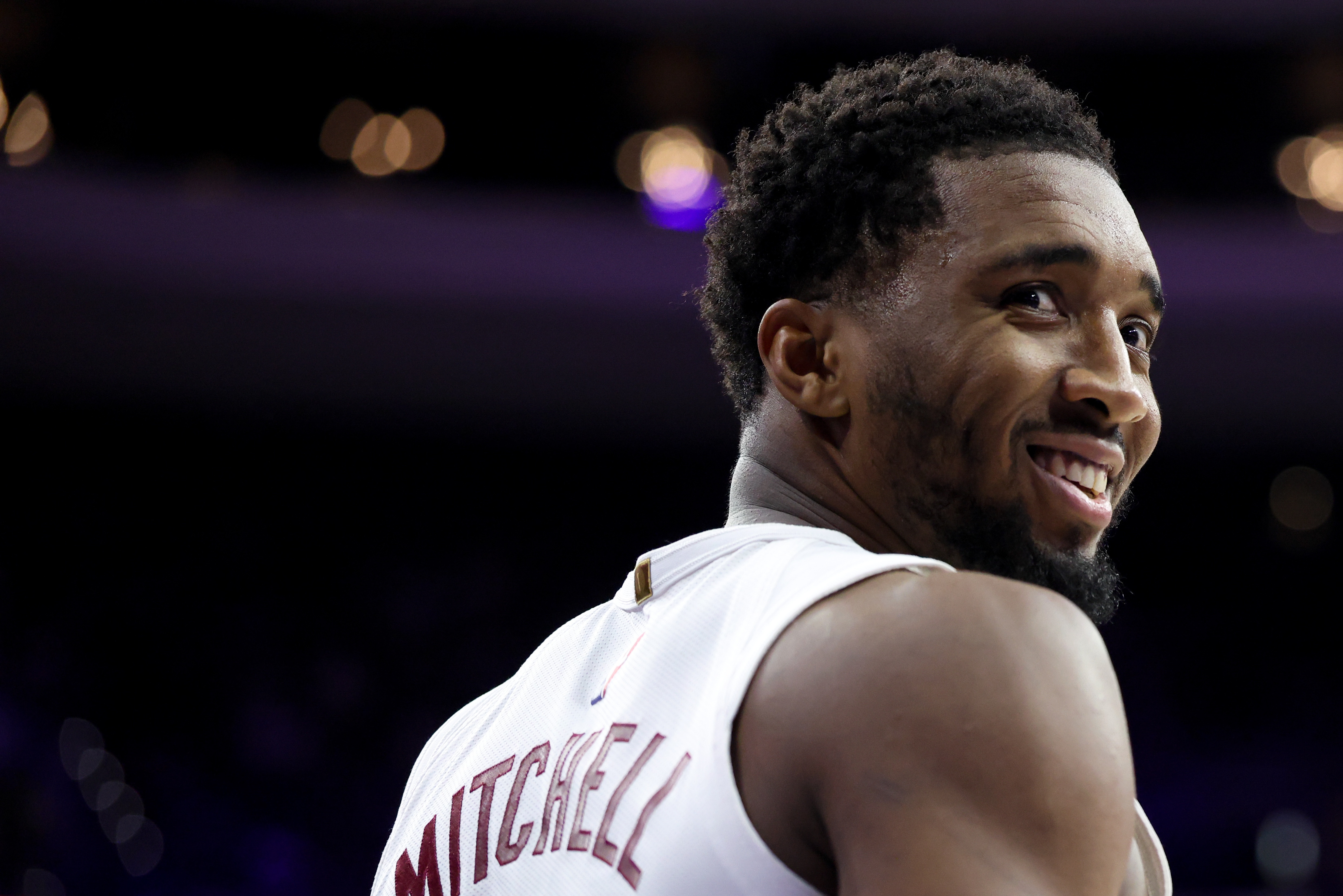 英雄联盟-占据上风！骑士本赛季对阵76人完成三杀 场均净胜9.7分