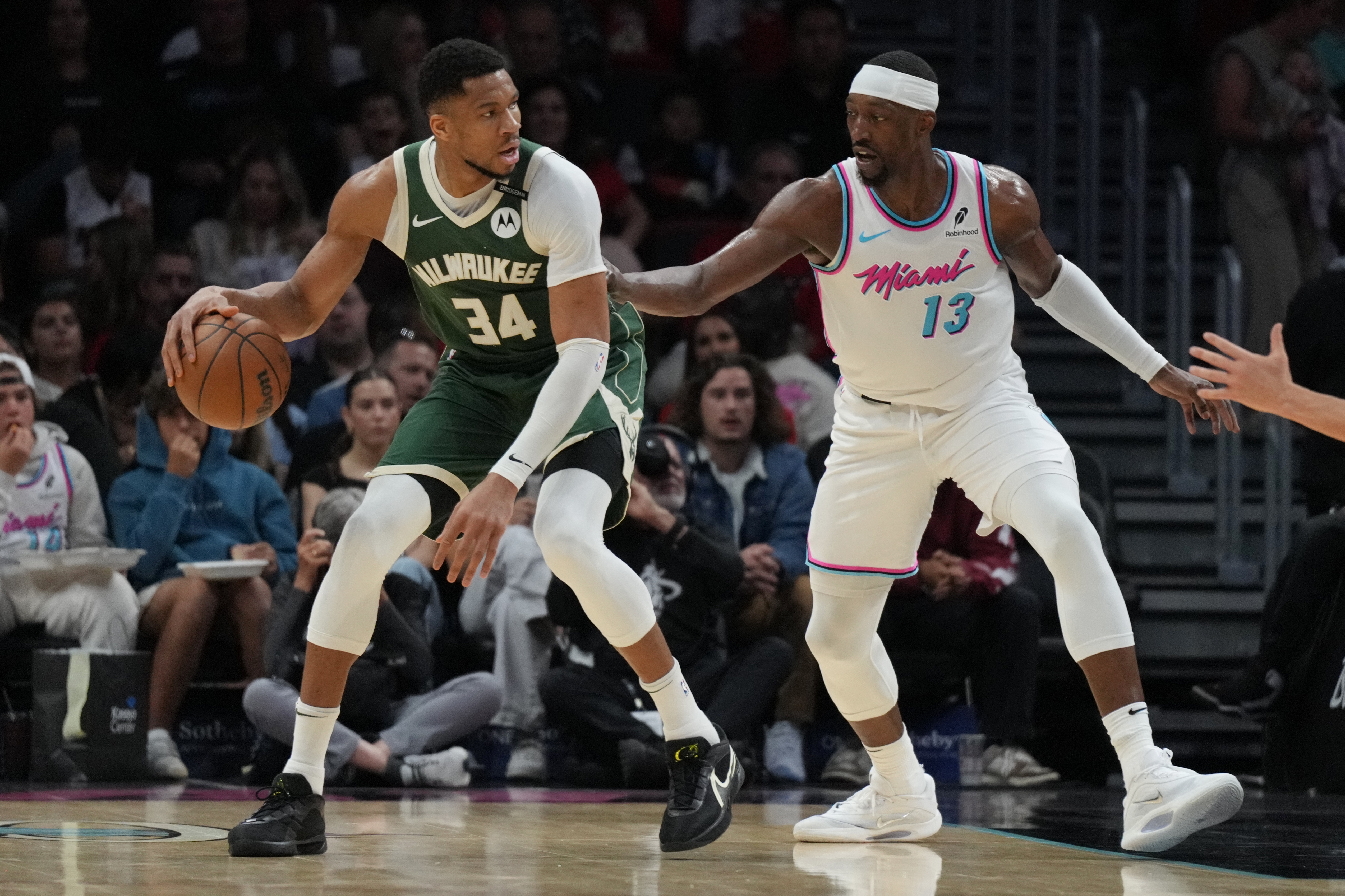 爱游戏-字母：阿德巴约是最顶级的攻防一体球员 我每次对阵他都充满动力